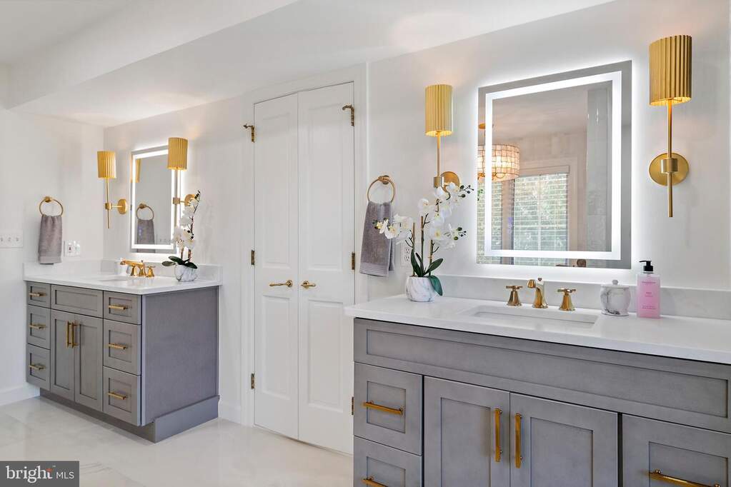 6 Bedroom Single Family Home/House's Image 28