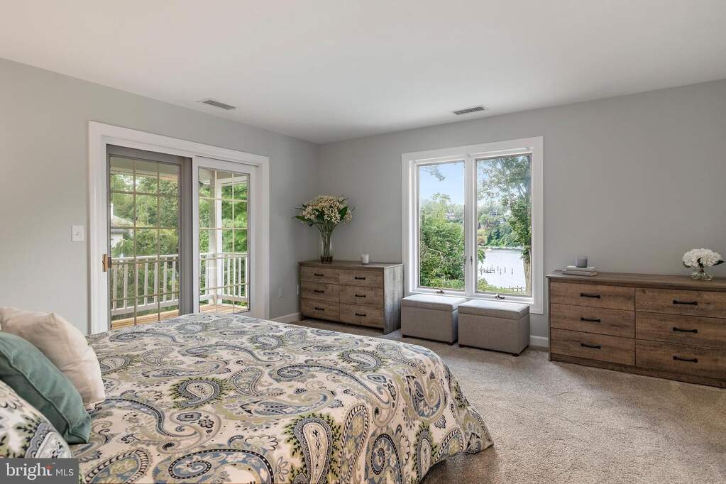 6 Bedroom Single Family Home/House's Image 32