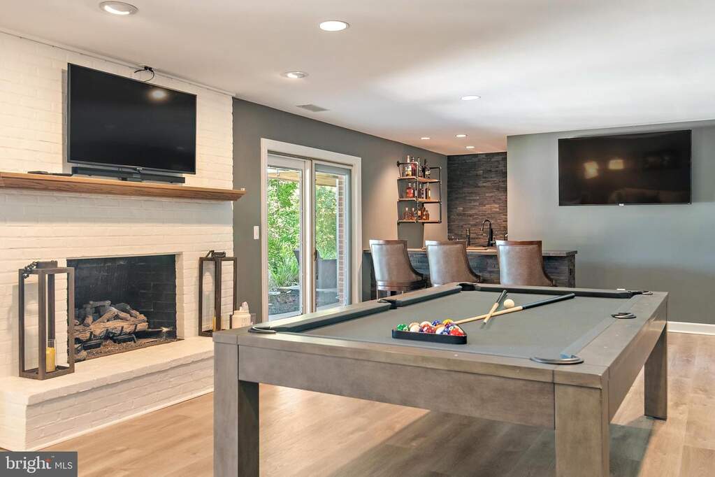 6 Bedroom Single Family Home/House's Image 44
