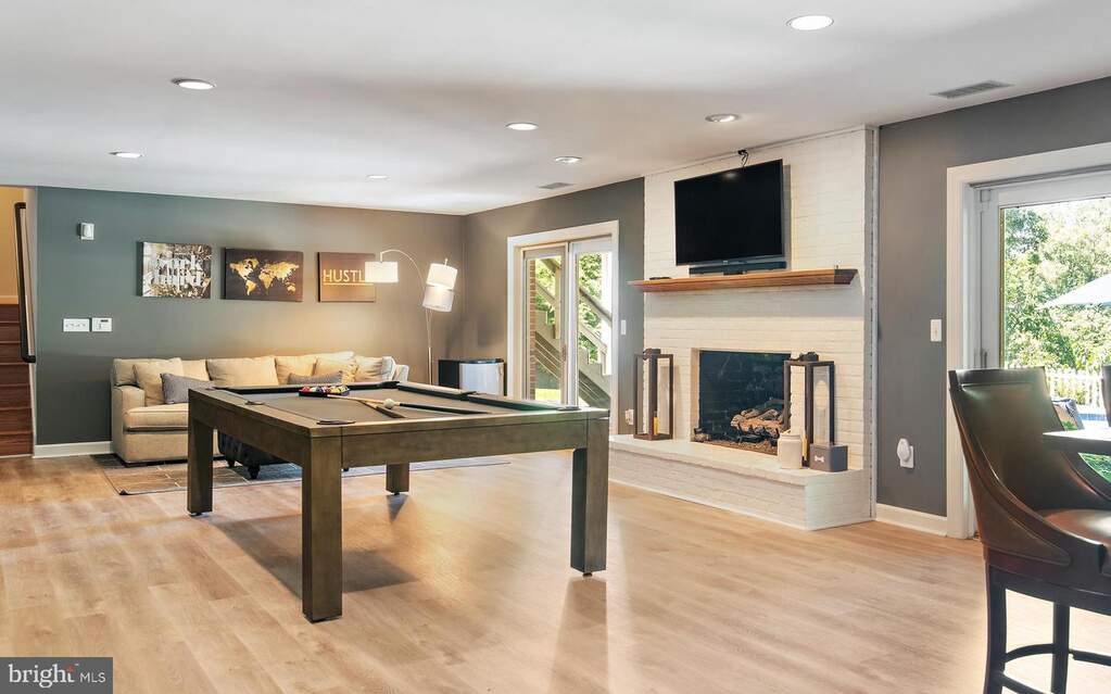 6 Bedroom Single Family Home/House's Image 45