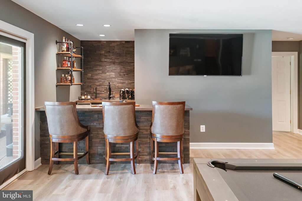 6 Bedroom Single Family Home/House's Image 46