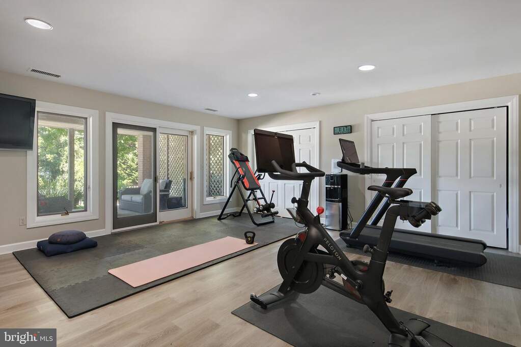 6 Bedroom Single Family Home/House's Image 47