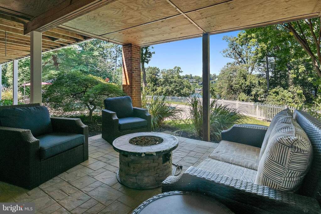 6 Bedroom Single Family Home/House's Image 49