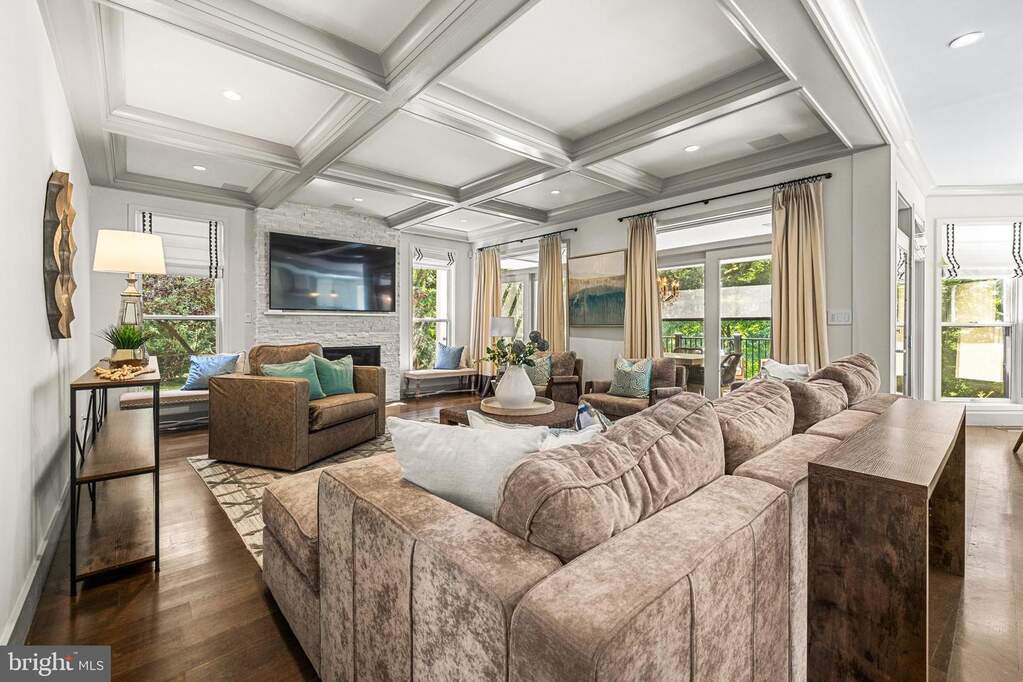 5 Bedroom Single Family Home/House's Image 11