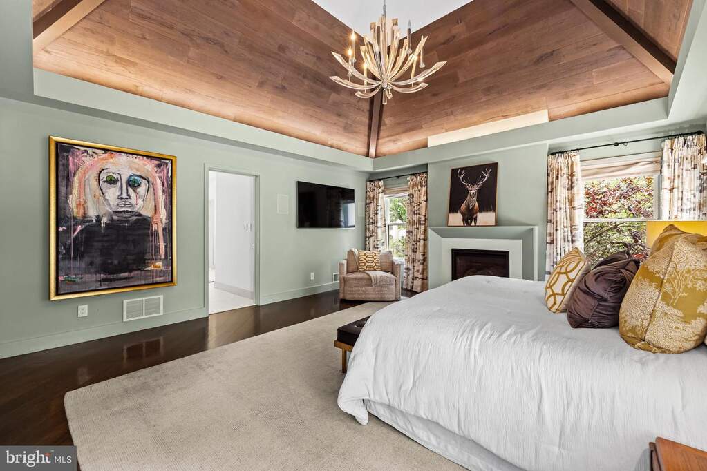 5 Bedroom Single Family Home/House's Image 31