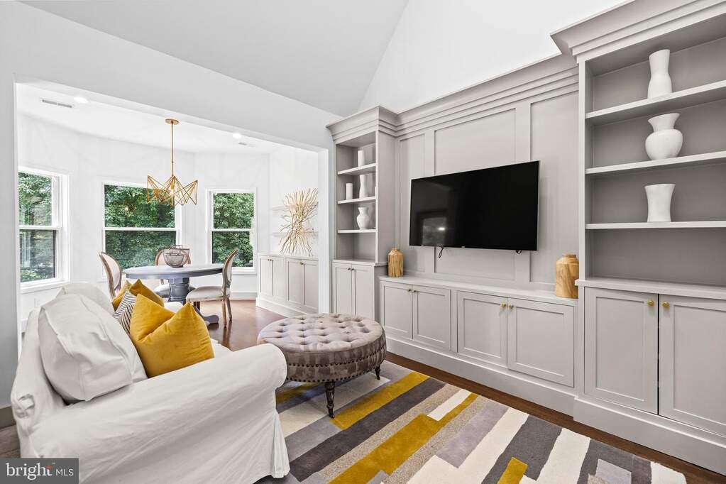 5 Bedroom Single Family Home/House's Image 36