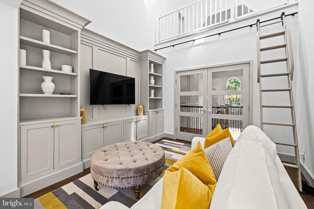 5 Bedroom Single Family Home/House's Image 37
