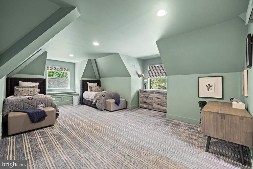 5 Bedroom Single Family Home/House's Image 40