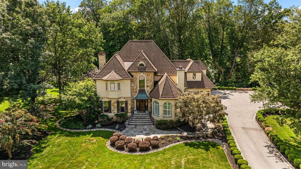 5 Bedroom Single Family Home/House's Image 68