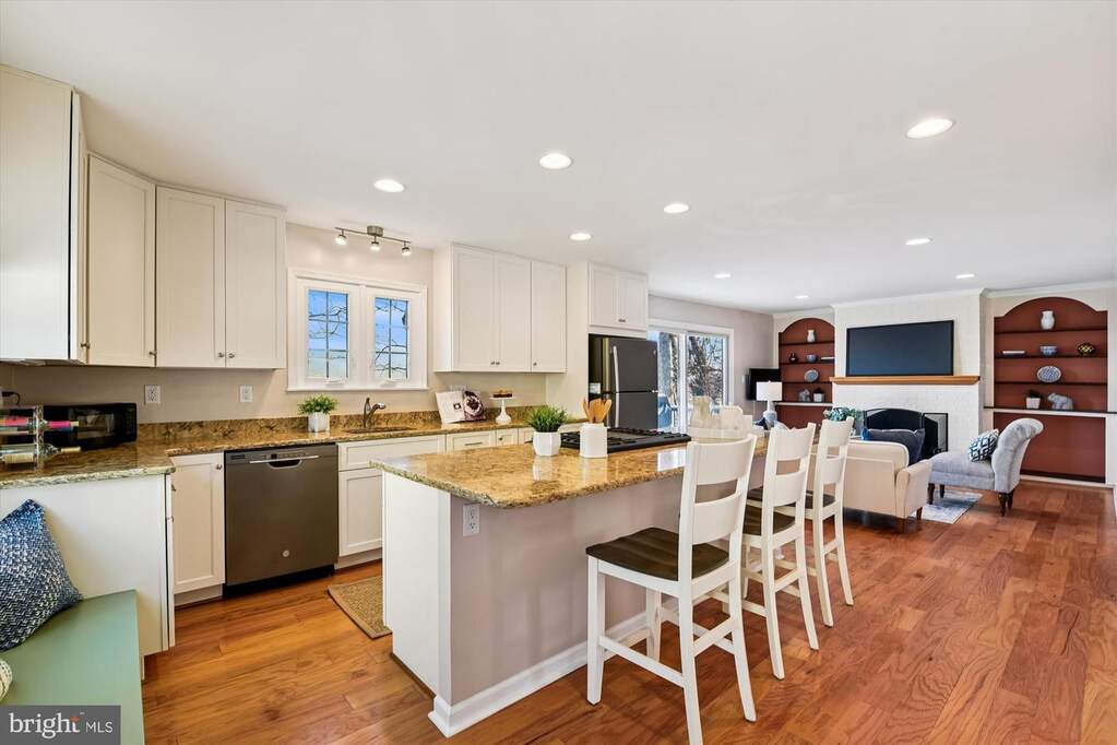 4 Bedroom Single Family Home/House's Image 7