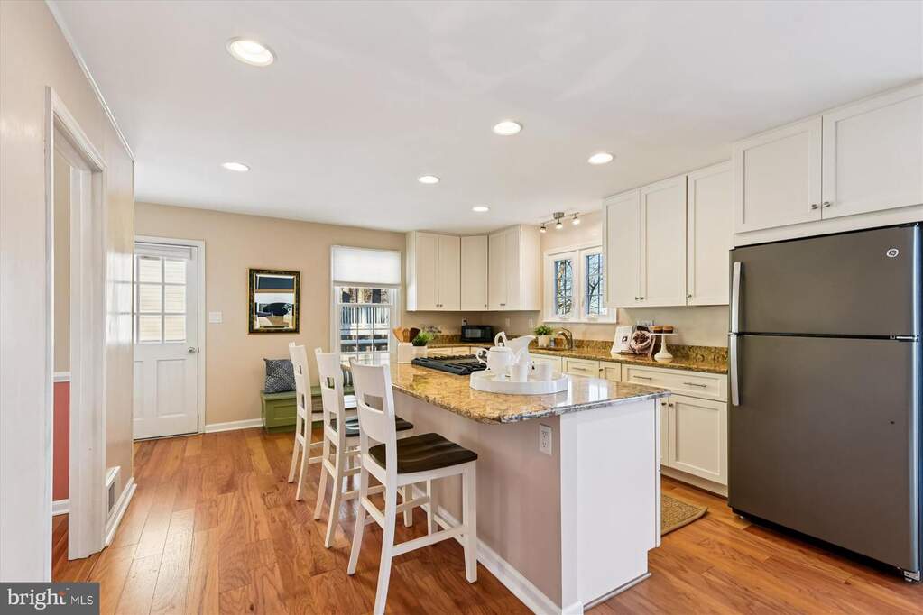 4 Bedroom Single Family Home/House's Image 8