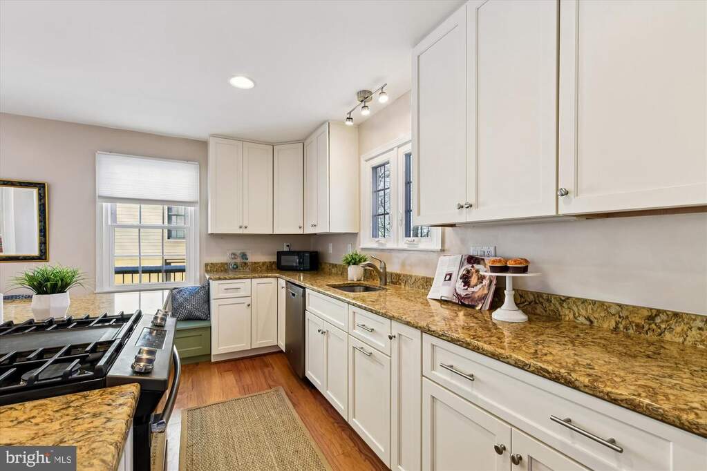4 Bedroom Single Family Home/House's Image 9