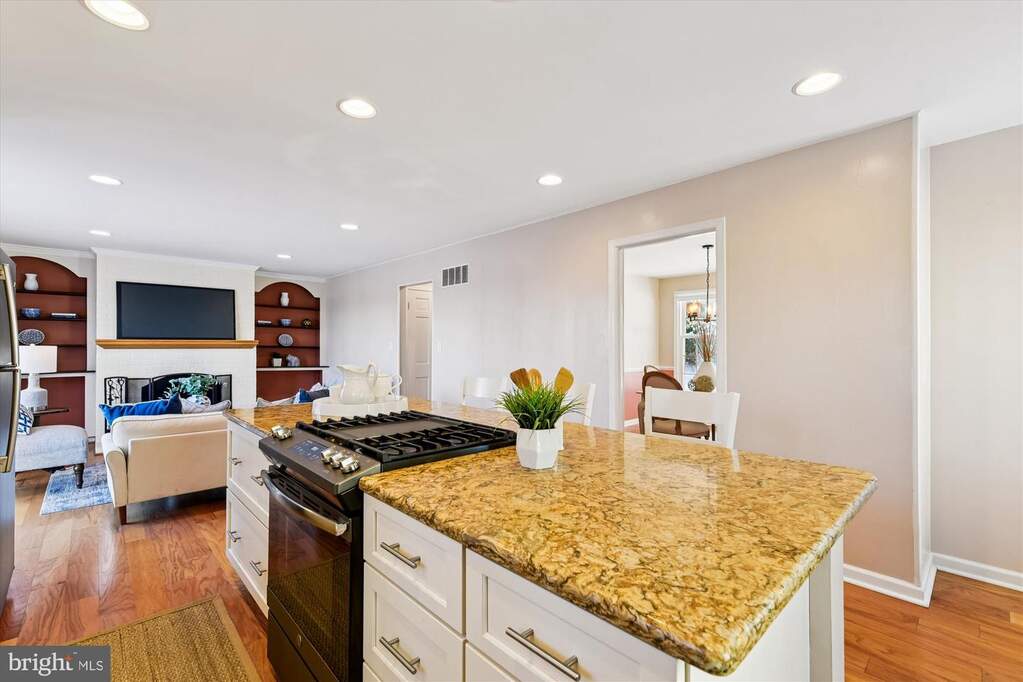 4 Bedroom Single Family Home/House's Image 10