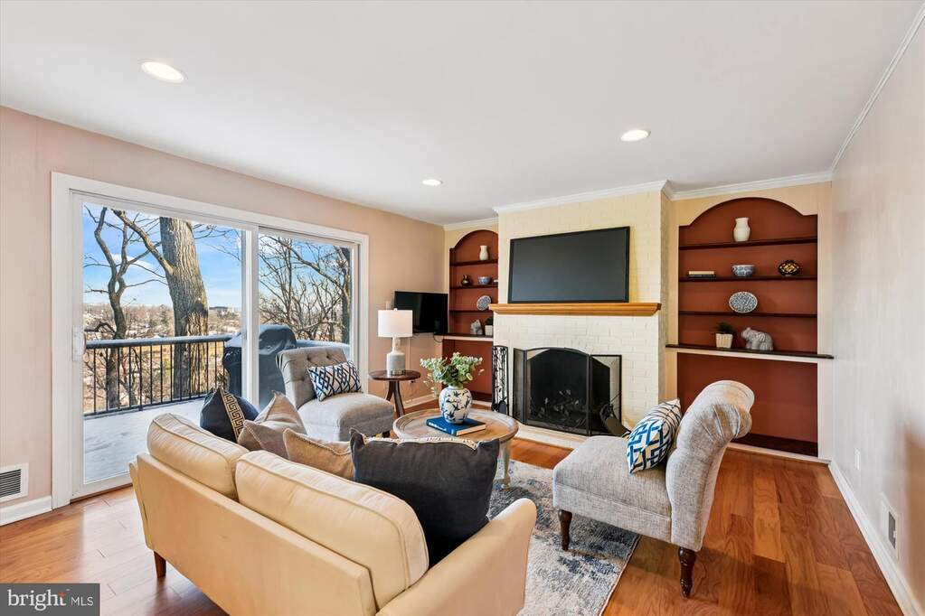 4 Bedroom Single Family Home/House's Image 4