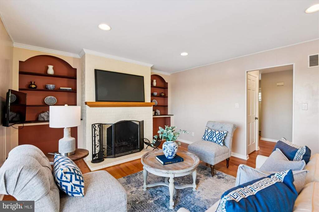 4 Bedroom Single Family Home/House's Image 5