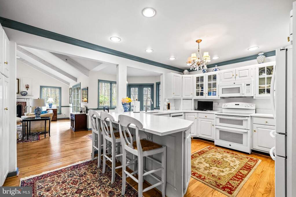 5 Bedroom Single Family Home/House's Image 17