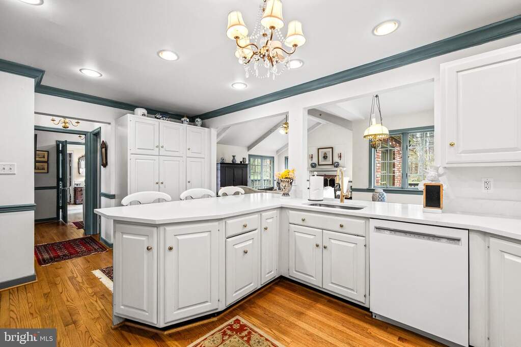 5 Bedroom Single Family Home/House's Image 21