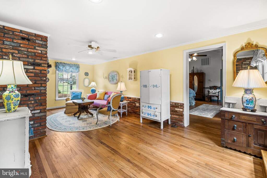 5 Bedroom Single Family Home/House's Image 33