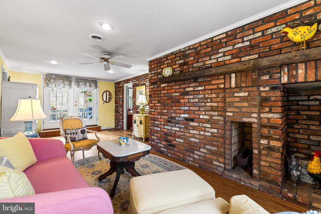5 Bedroom Single Family Home/House's Image 35