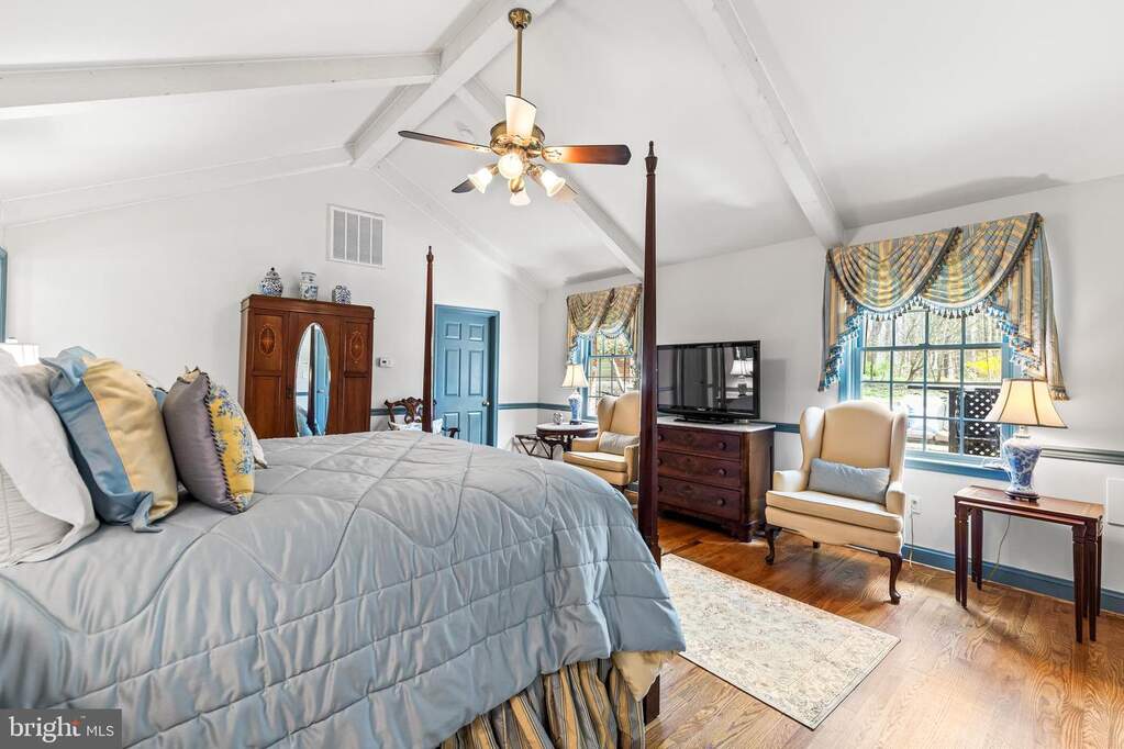 5 Bedroom Single Family Home/House's Image 37