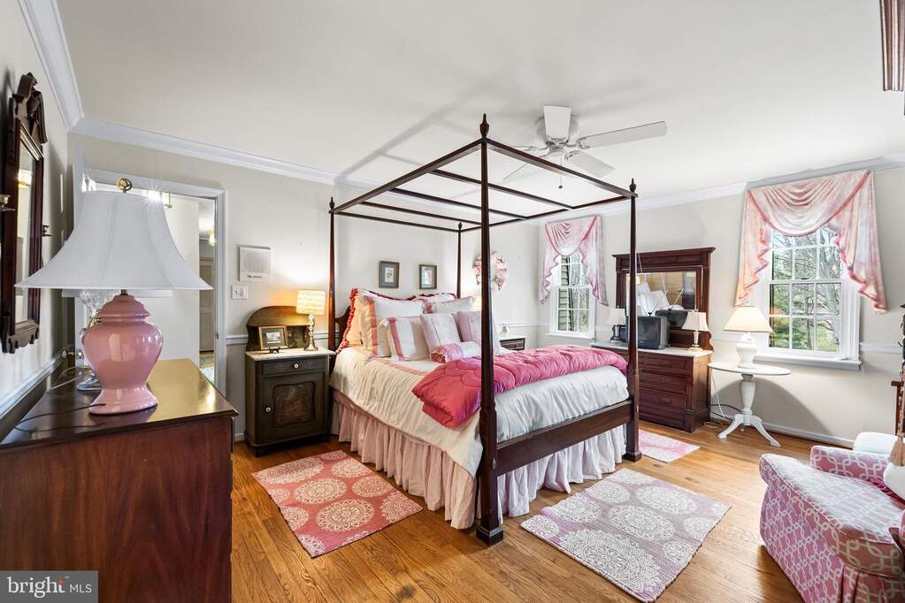 5 Bedroom Single Family Home/House's Image 49