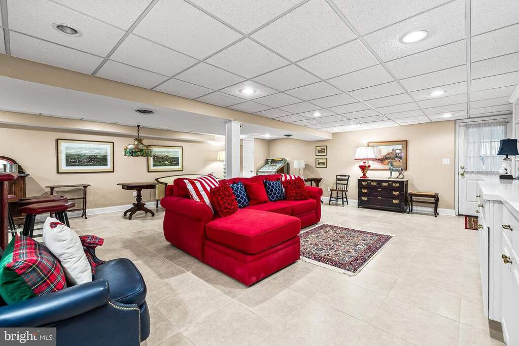 5 Bedroom Single Family Home/House's Image 60