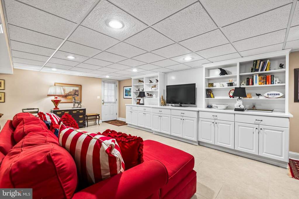 5 Bedroom Single Family Home/House's Image 64