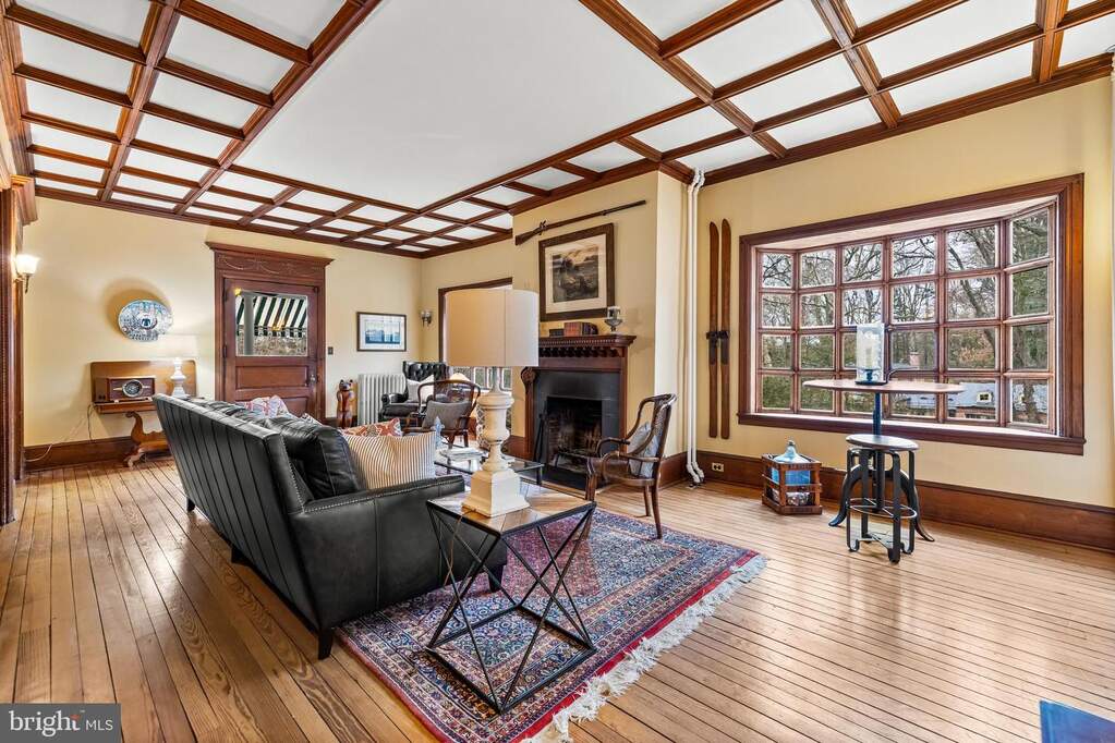 5 Bedroom Single Family Home/House's Image 8