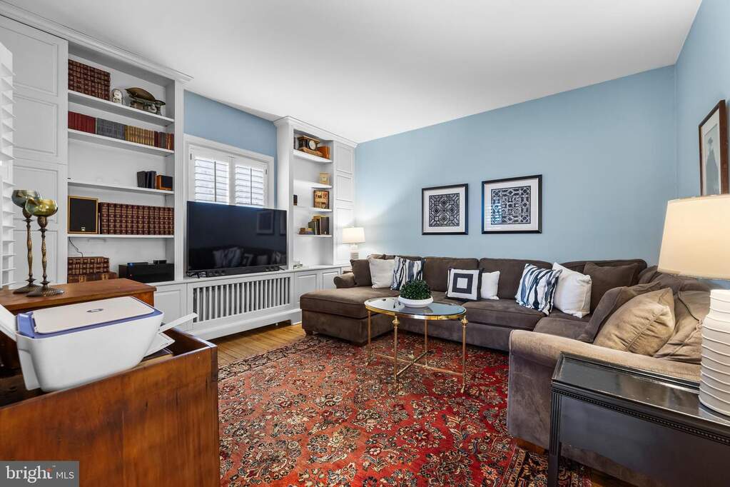5 Bedroom Single Family Home/House's Image 9
