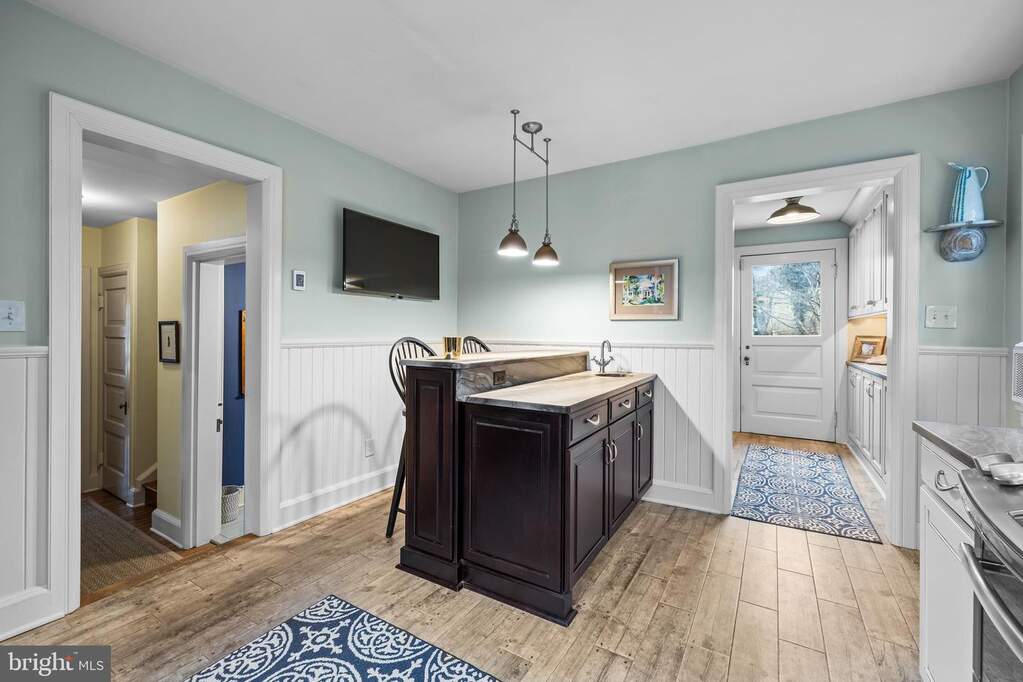 5 Bedroom Single Family Home/House's Image 16