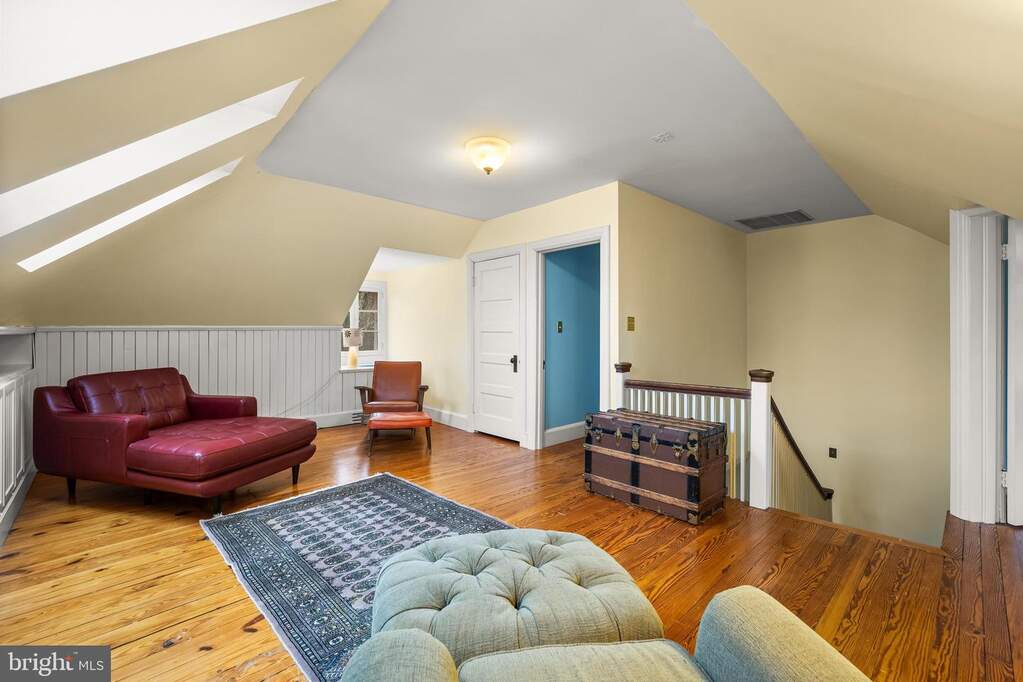 5 Bedroom Single Family Home/House's Image 37