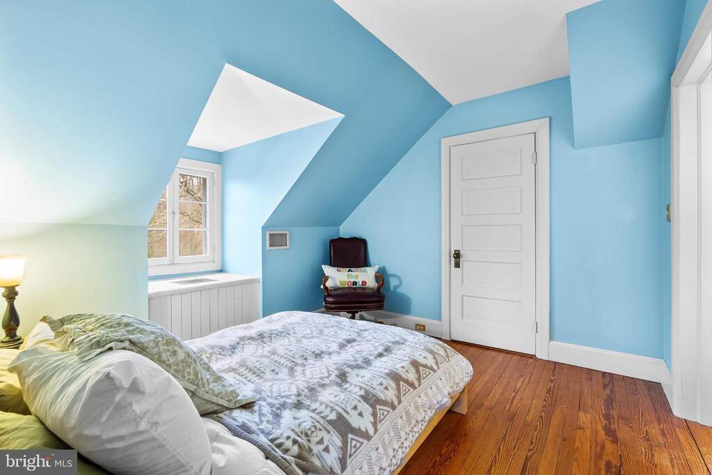 5 Bedroom Single Family Home/House's Image 39