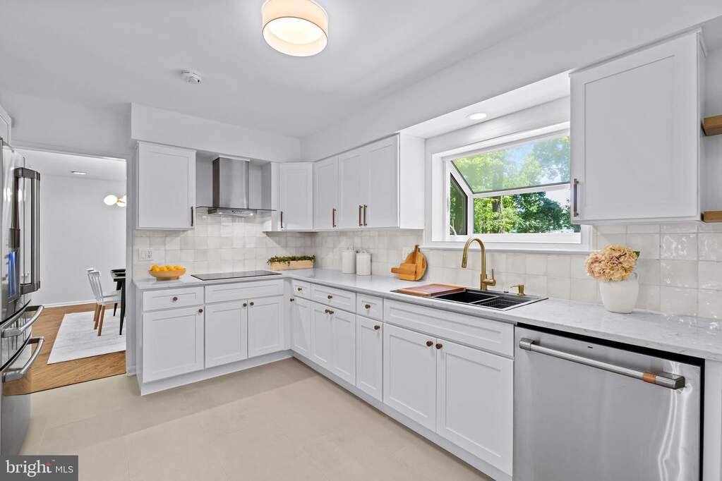 4 Bedroom Single Family Home/House's Image 15