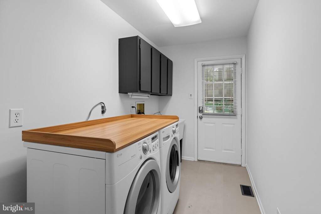 4 Bedroom Single Family Home/House's Image 28