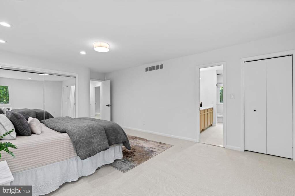 4 Bedroom Single Family Home/House's Image 34