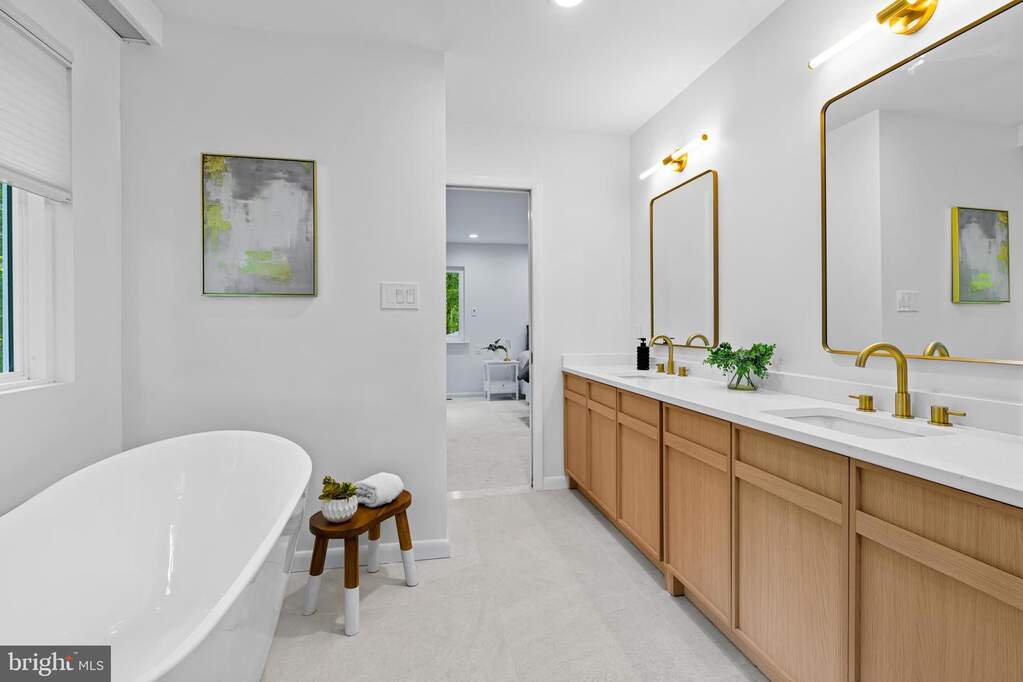 4 Bedroom Single Family Home/House's Image 36
