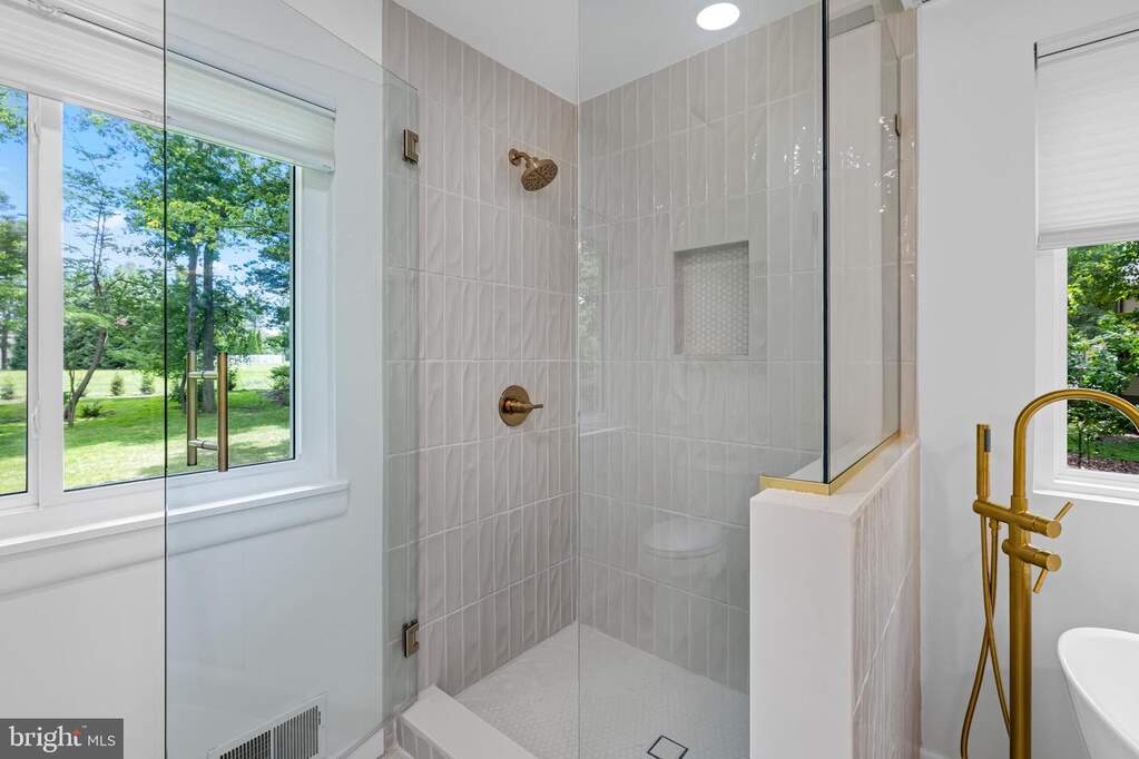 4 Bedroom Single Family Home/House's Image 39