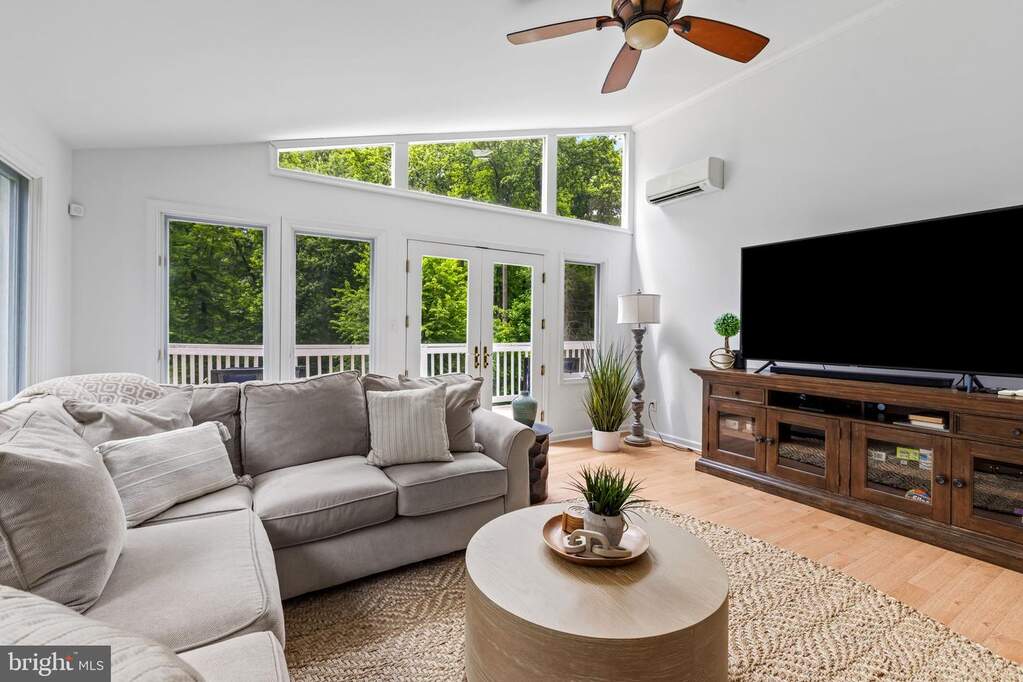 4 Bedroom Single Family Home/House's Image 25