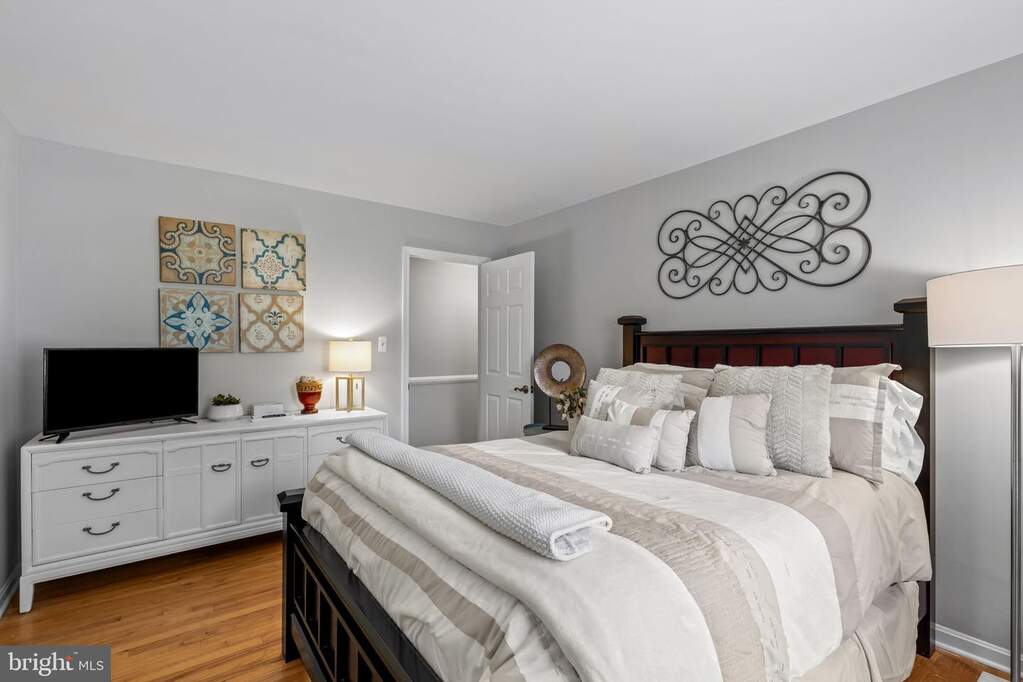 4 Bedroom Single Family Home/House's Image 38
