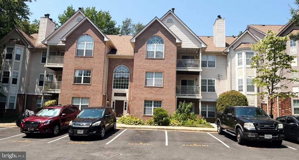 9720 Lake Pointe Court #204