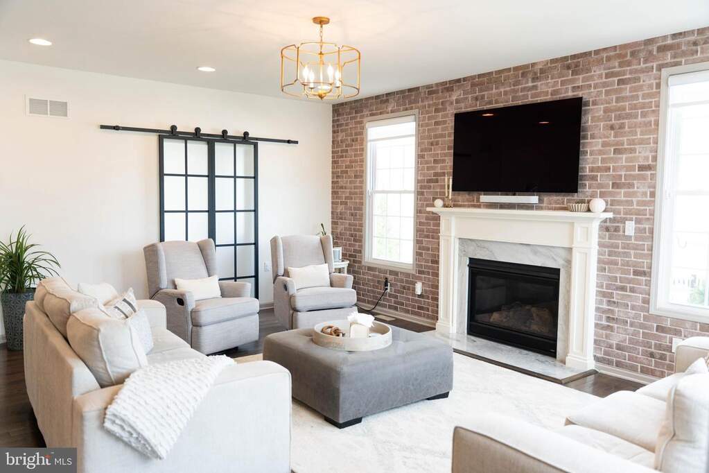 4 Bedroom Single Family Home/House's Image 7