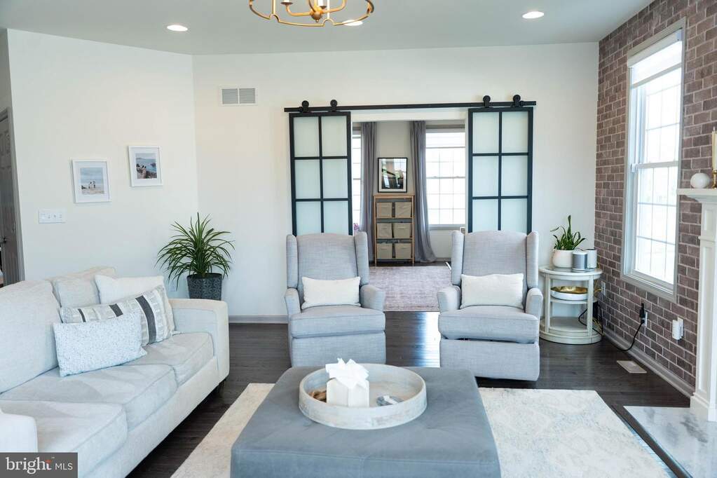 4 Bedroom Single Family Home/House's Image 9