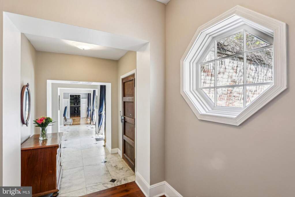5 Bedroom Single Family Home/House's Image 10