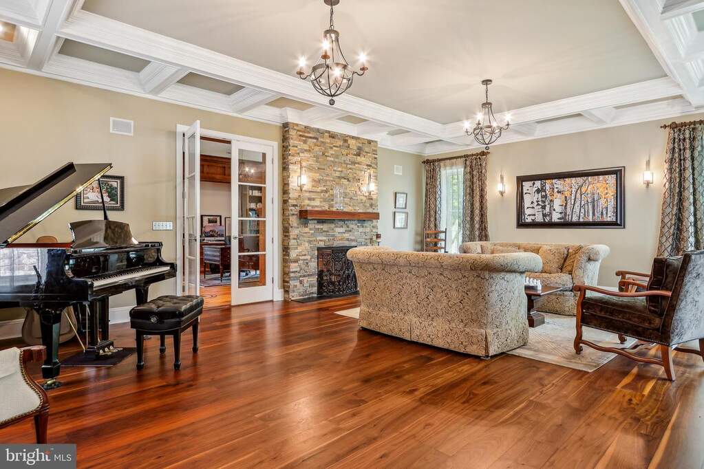 5 Bedroom Single Family Home/House's Image 12