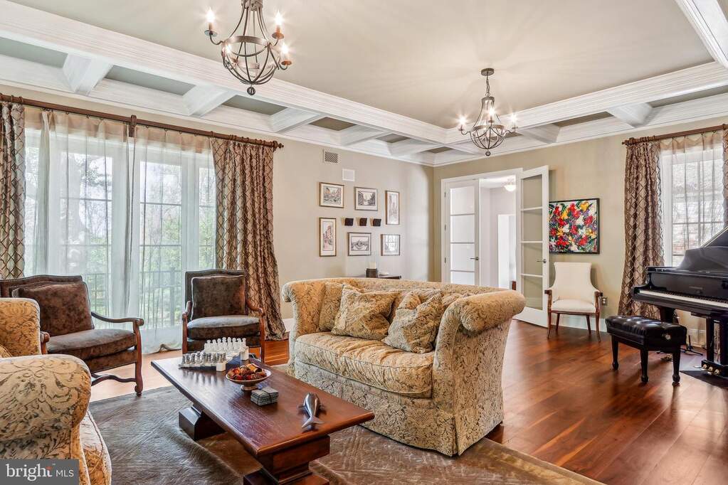5 Bedroom Single Family Home/House's Image 14