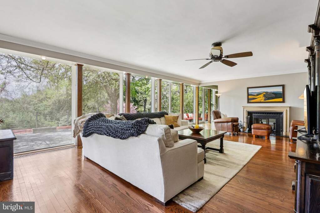 5 Bedroom Single Family Home/House's Image 22