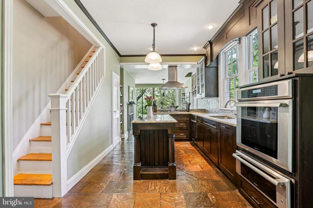 5 Bedroom Single Family Home/House's Image 35