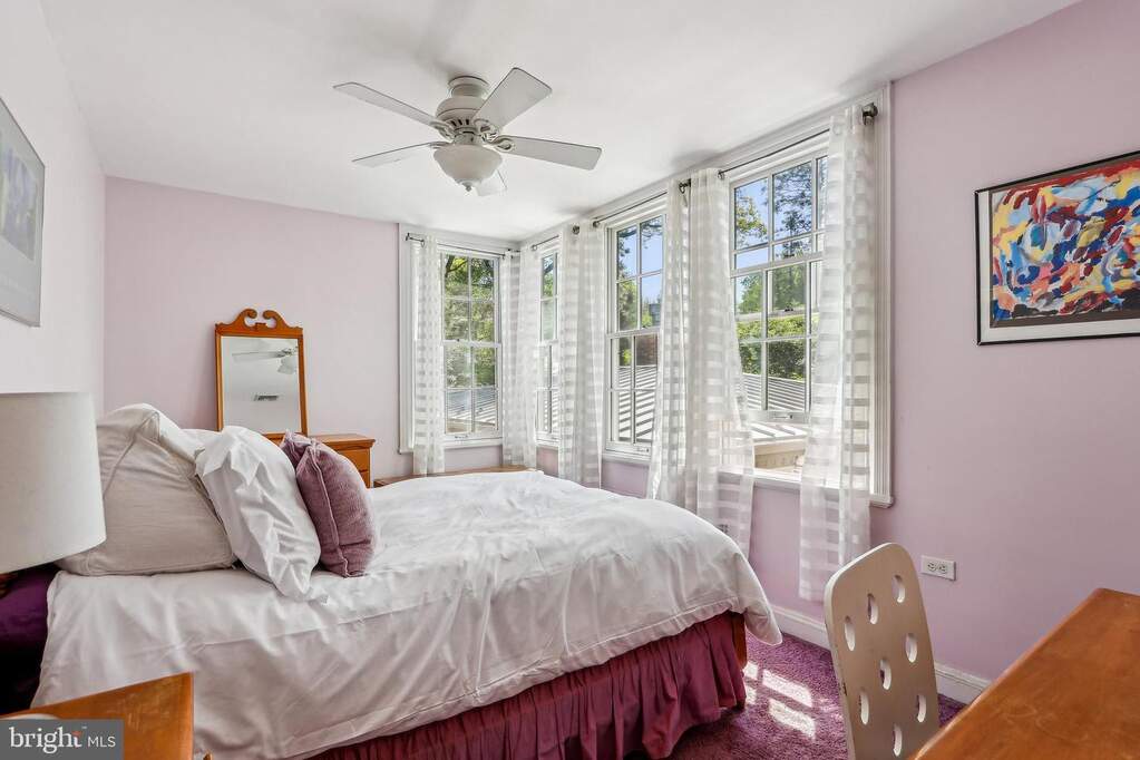 5 Bedroom Single Family Home/House's Image 39