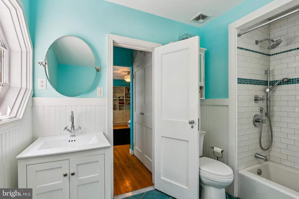 5 Bedroom Single Family Home/House's Image 42