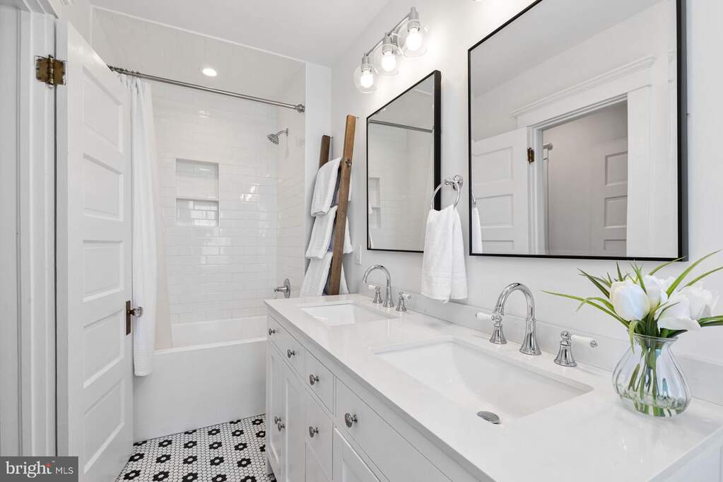 4 Bedroom Single Family Home/House's Image 22